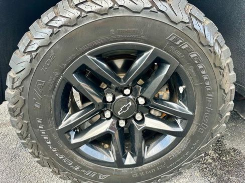 Used 2019 Chevrolet Silverado 1500 LT Trail Boss AWD/4WD image 37