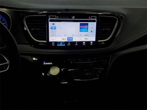 New 2025 Chrysler Pacifica Select image 14