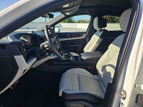 Used 2025 Porsche Cayenne S AWD/4WD image 20