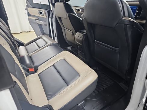 Used 2023 Ford Bronco Wildtrak AWD/4WD image 14