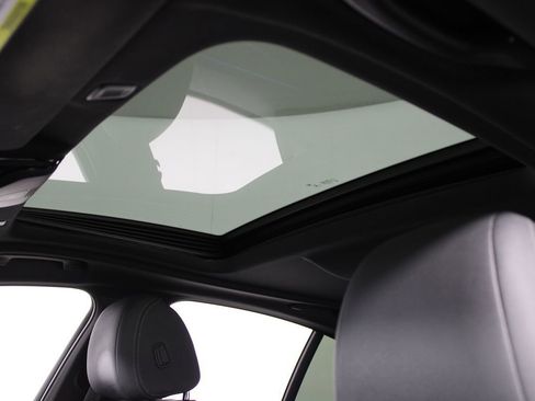 Used 2023 BMW 530e w/ M Sport Package image 9