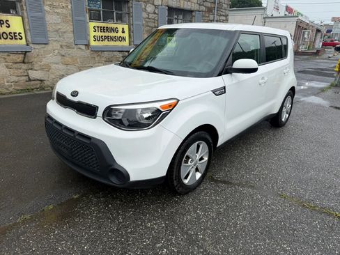 Used 2016 Kia Soul FWD image 2