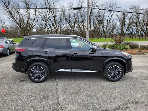 Used 2025 Nissan Rogue Platinum image 7