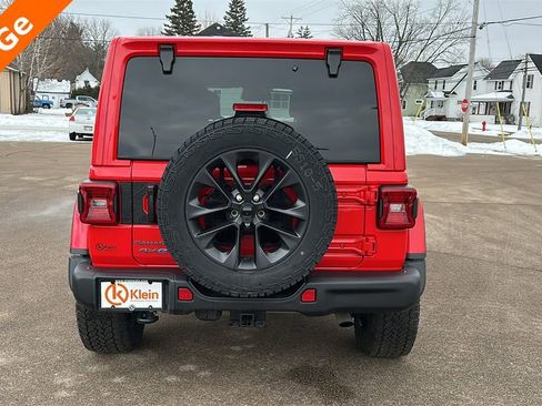 Used 2025 Jeep Wrangler Unlimited Sahara image 7