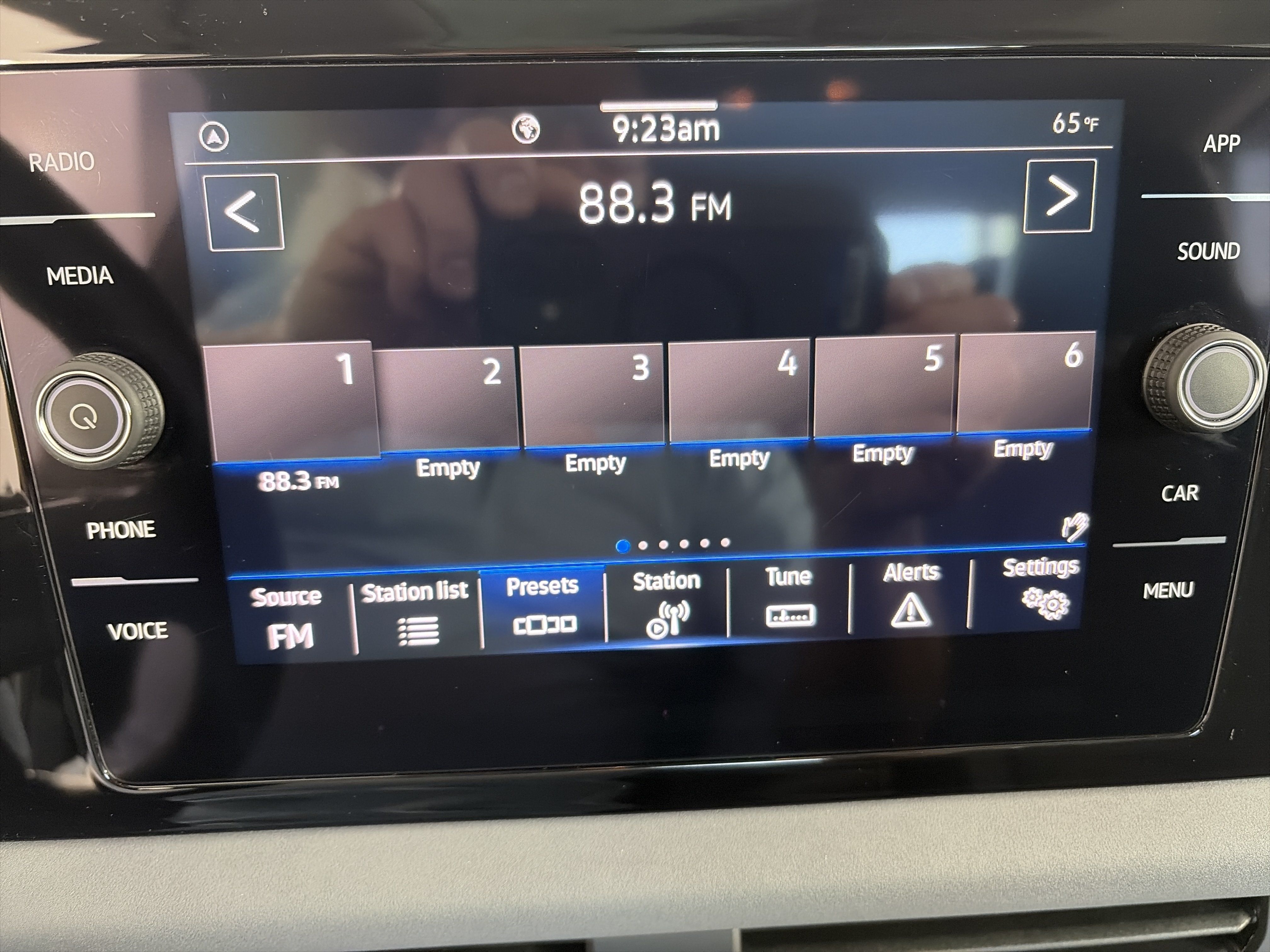 Used 2025 Volkswagen Jetta SE FWD image 19