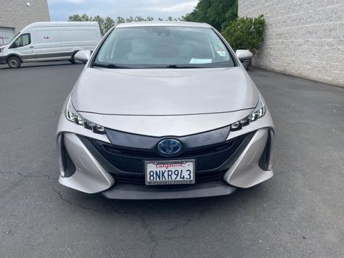 Used 2020 Toyota Prius Prime XLE image 2