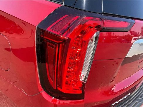 Used 2024 GMC Yukon XL Denali w/ Advanced Technology Package AWD/4WD image 25