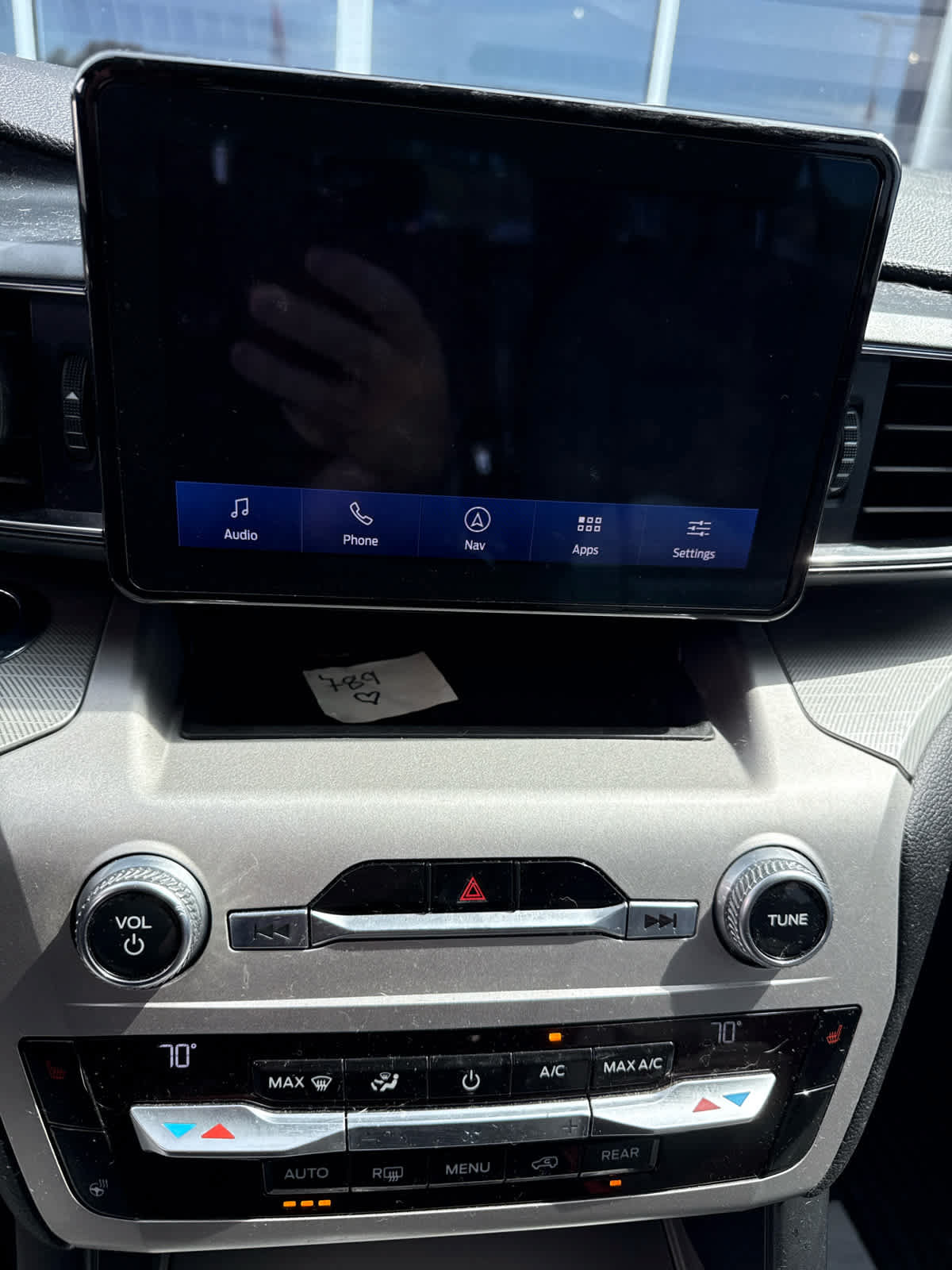 Used 2021 Ford Explorer XLT w/ XLT Sport Appearance Package AWD/4WD image 11
