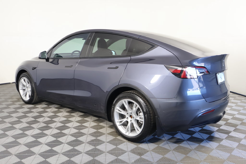 Used 2022 Tesla Model Y Long Range AWD/4WD image 6