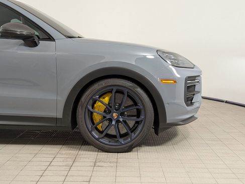 Certified 2025 Porsche Cayenne Turbo GT AWD/4WD image 11