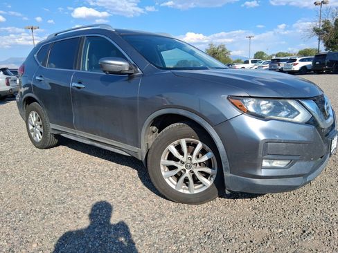 Used 2017 Nissan Rogue SV w/ SV Premium Package AWD/4WD image 4