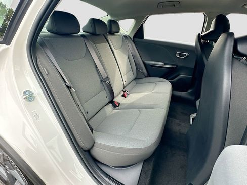 New 2025 Kia K4 LXS image 24
