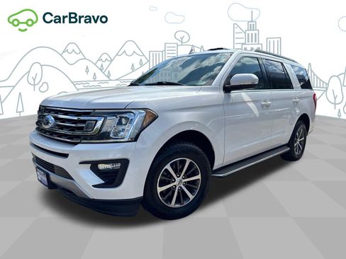 Used 2018 Ford Expedition XLT w/ Equipment Group 202A AWD/4WD image 32