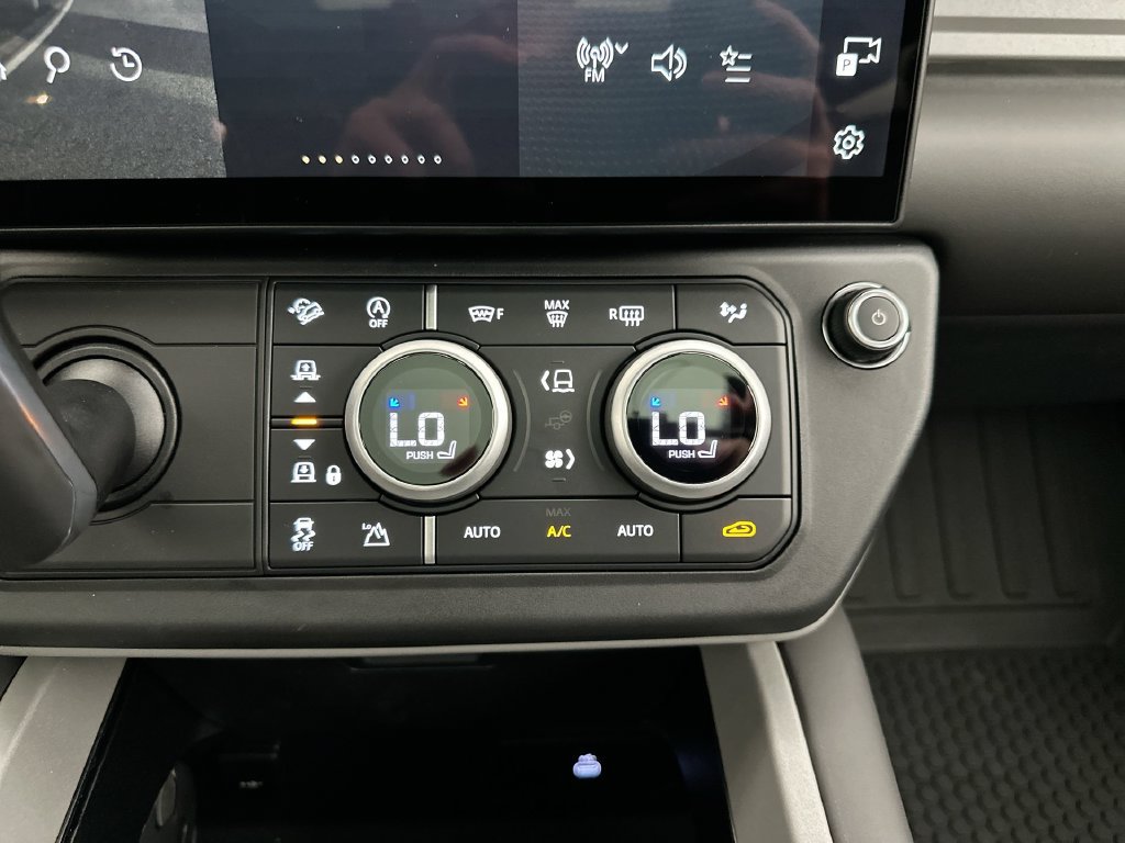 New 2026 Land Rover Defender 90 V8 AWD/4WD image 13