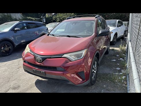 Used 2018 Toyota RAV4 LE w/ All Weather Liner Package FWD image 2
