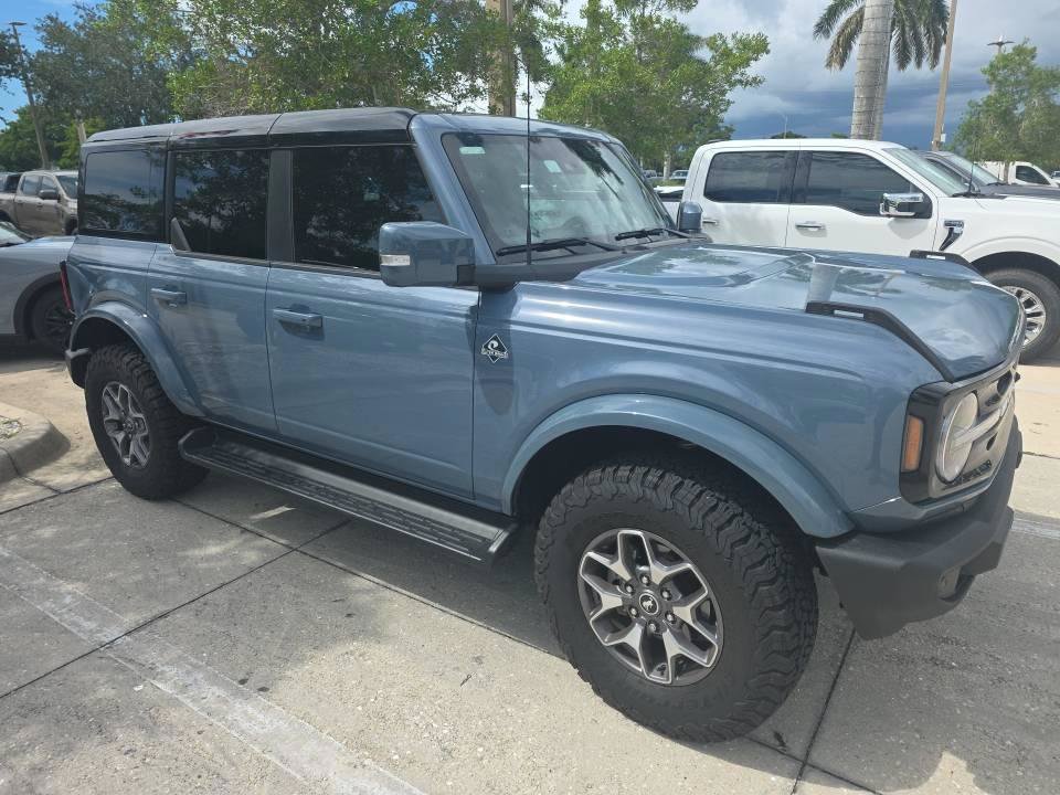 Used 2025 Ford Bronco Outer Banks AWD/4WD image 1