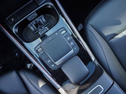 Used 2022 Mercedes-Benz GLB 250 4MATIC w/ Premium Package Lite image 33