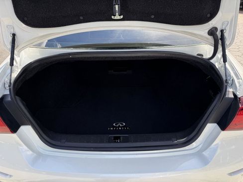 Used 2018 INFINITI Q70 Luxe RWD image 12