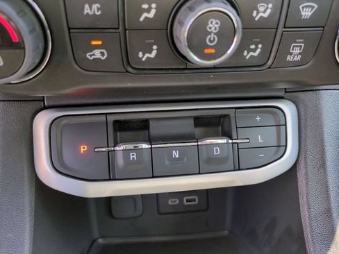 Certified 2023 GMC Acadia SLT w/ Preferred Package AWD/4WD image 16