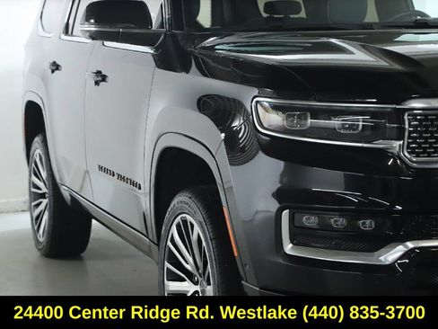 Used 2024 Jeep Grand Wagoneer Series III w/ HD Trailer Tow Package AWD/4WD image 9