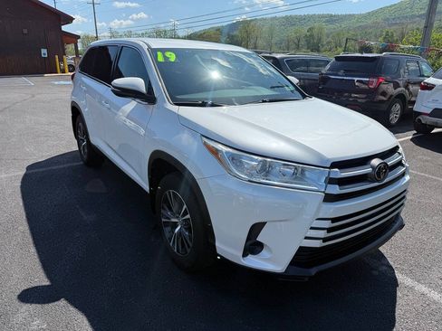 Used 2019 Toyota Highlander LE AWD/4WD image 1