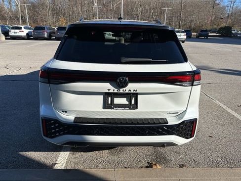 New 2026 Volkswagen Tiguan SE R-Line image 6