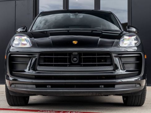 Certified 2023 Porsche Macan AWD/4WD image 8