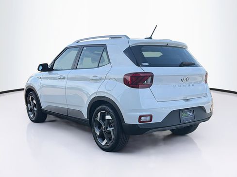 Used 2025 Hyundai Venue SEL FWD image 5