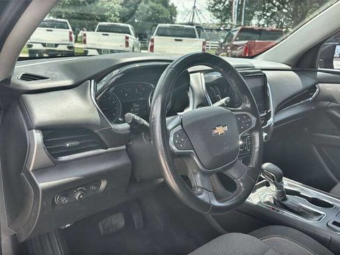 Used 2021 Chevrolet Traverse LT FWD image 10