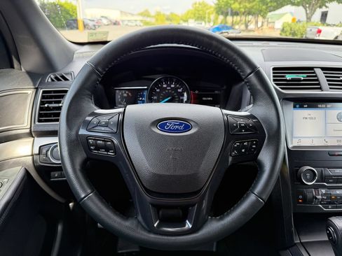 Used 2018 Ford Explorer XLT w/ Equipment Group 201A FWD image 23