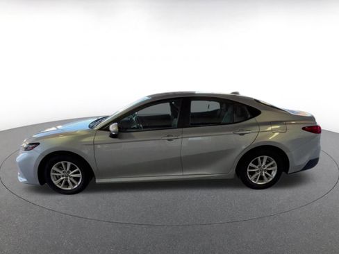 Used 2025 Toyota Camry LE image 7