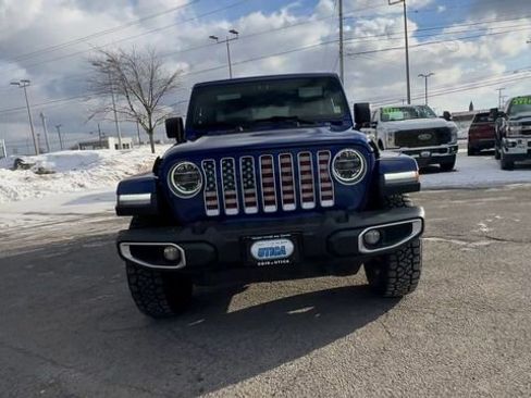 Used 2020 Jeep Wrangler Unlimited Sahara AWD/4WD image 3