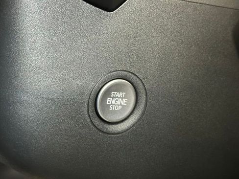 New 2025 Volkswagen ID.4 Pro AWD/4WD image 30