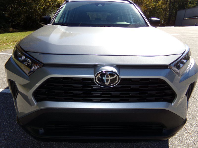 Used 2021 Toyota RAV4 LE AWD/4WD image 3