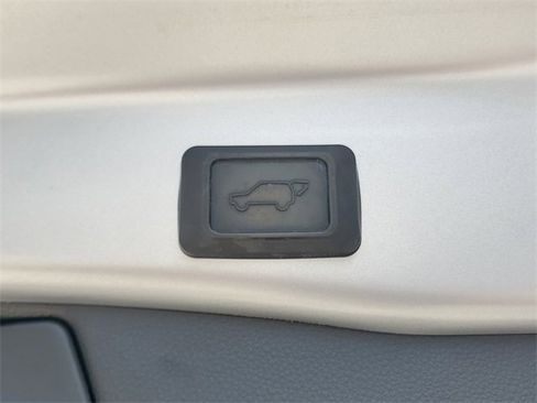 Used 2021 Toyota RAV4 Limited image 10