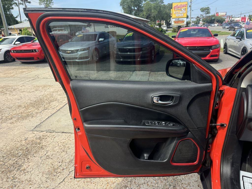Used 2020 Jeep Compass Trailhawk AWD/4WD image 10