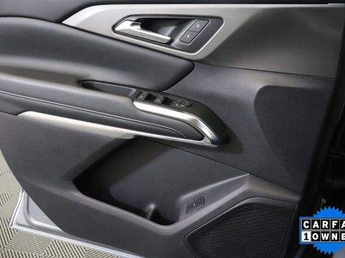 Used 2024 Chevrolet Traverse LT FWD image 35