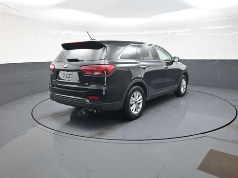Used 2019 Kia Sorento LX AWD/4WD image 3