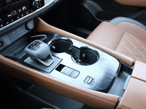 Used 2025 Nissan Rogue Platinum image 25