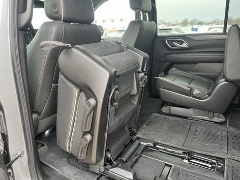 Used 2023 GMC Yukon XL SLT image 37