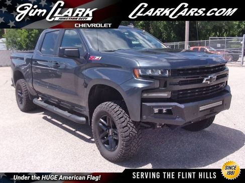 Used 2020 Chevrolet Silverado 1500 LT Trail Boss w/ Convenience Package AWD/4WD image 1