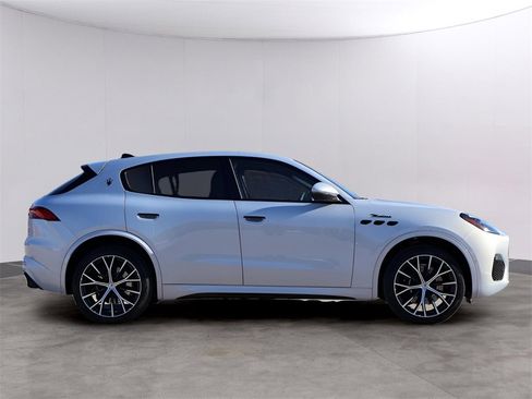 New 2026 Maserati Grecale Modena image 4