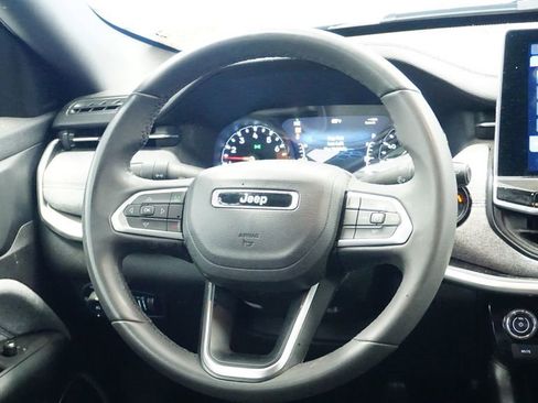 Used 2023 Jeep Compass Latitude image 20