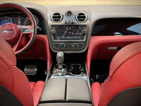 Used 2019 Bentley Bentayga AWD/4WD image 25