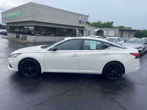 Used 2022 Nissan Altima 2.5 SR w/ Midnight Edition Package FWD image 4