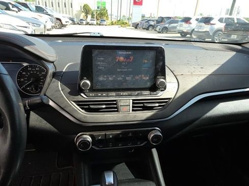 Used 2021 Nissan Altima 2.5 SR w/ SR Premium Package image 18