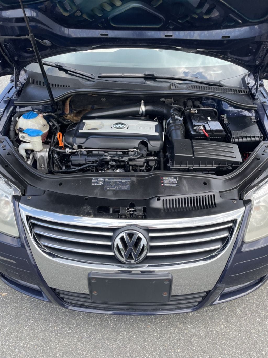 Used 2009 Volkswagen Eos Lux FWD image 18