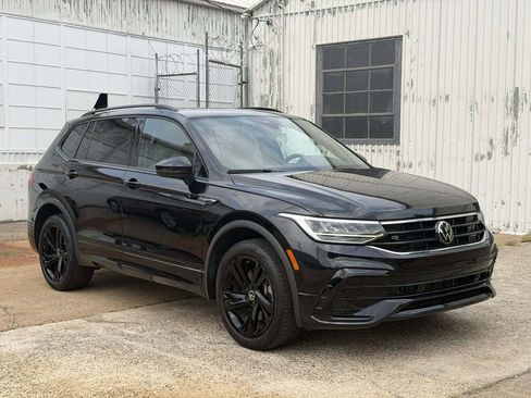 Used 2024 Volkswagen Tiguan SE R-Line FWD image 2