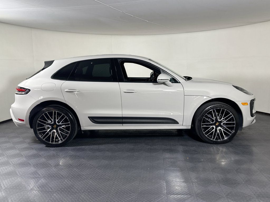 Certified 2026 Porsche Macan AWD/4WD image 8