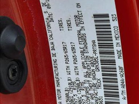 Used 2017 Toyota Tacoma TRD Sport AWD/4WD image 16